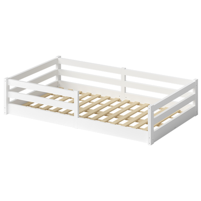 Iskri Bodenbett 120x200 cm mit Matratze, weiß, Massivholz Kiefer, Montessori Kinderbett mit Rausfallschutz und Lattenrost